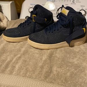 AIIR NIKE’S Size 9 1/2